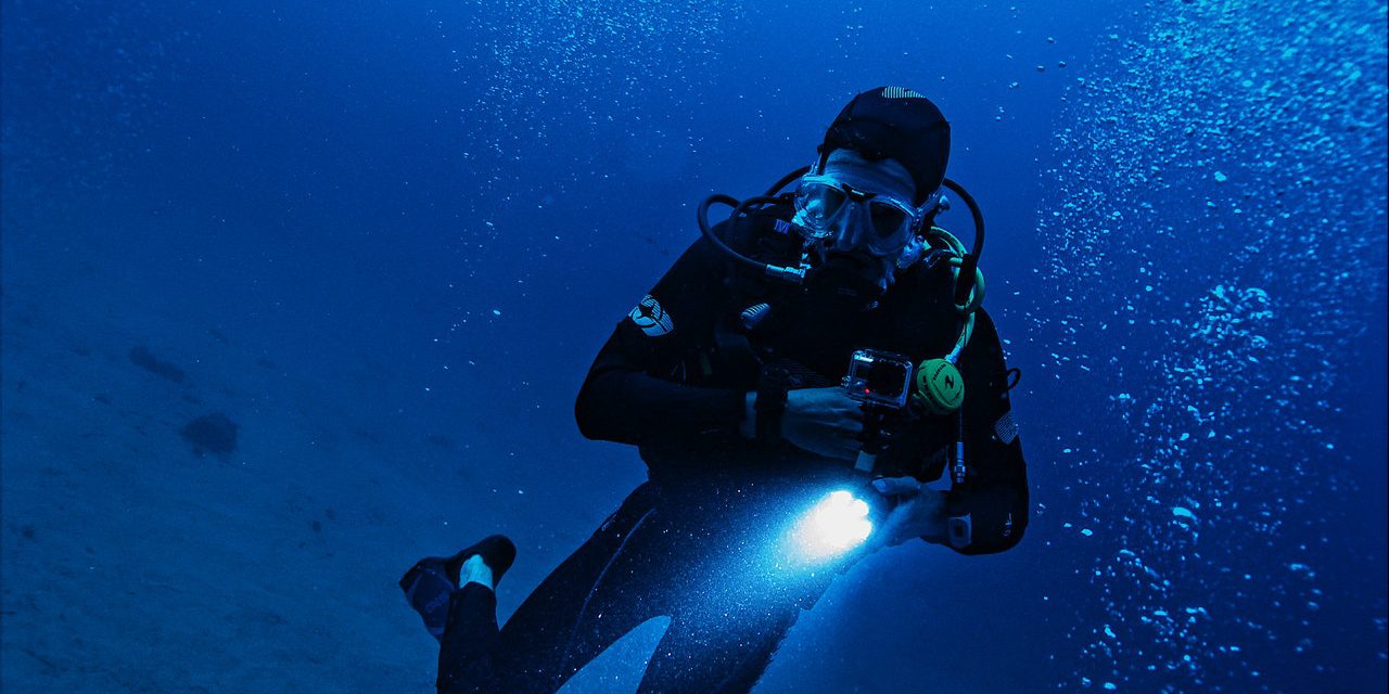 night scuba diving